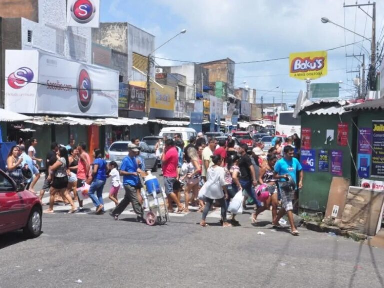 Confira horário do comércio de Natal durante feriado dos Santos Mártires